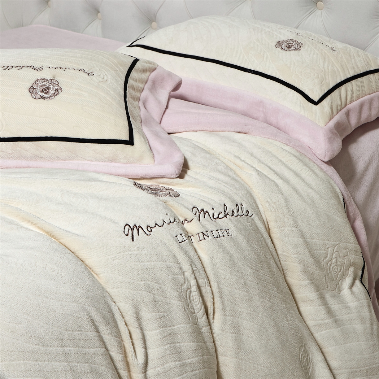 91家纺网 家纺一手货源 找家纺 （总）优悦生活馆 2025新款雕花绒牛奶绒刺绣四件套-山茶花语