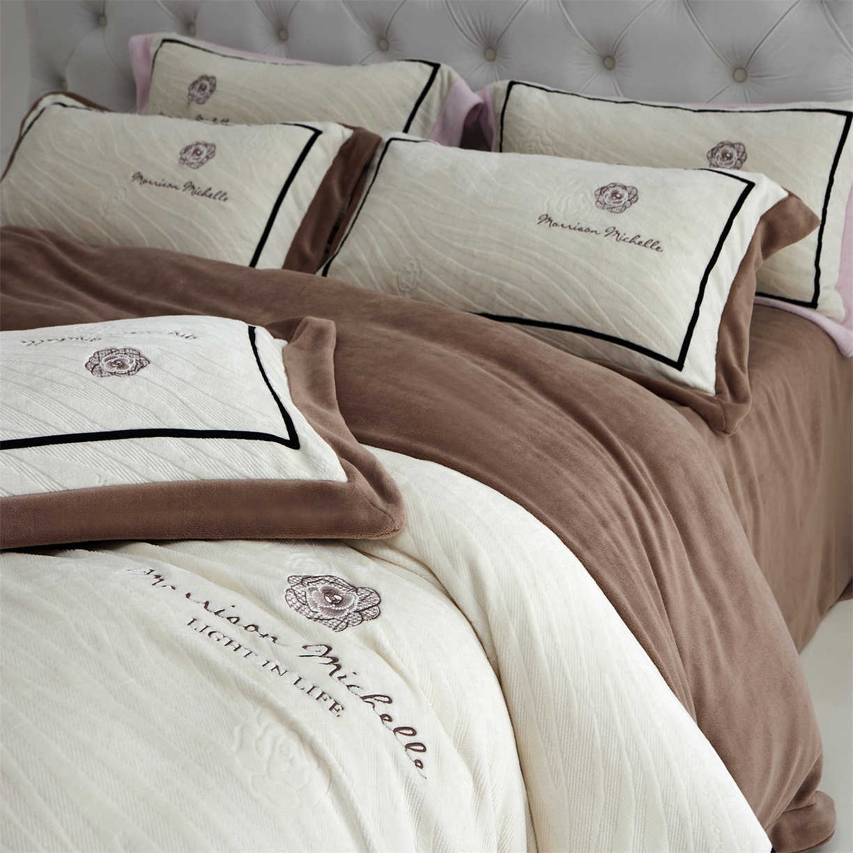 91家纺网 家纺一手货源 找家纺 优悦生活馆 2025新款雕花绒牛奶绒刺绣四件套-山茶花语 山茶花语-咖