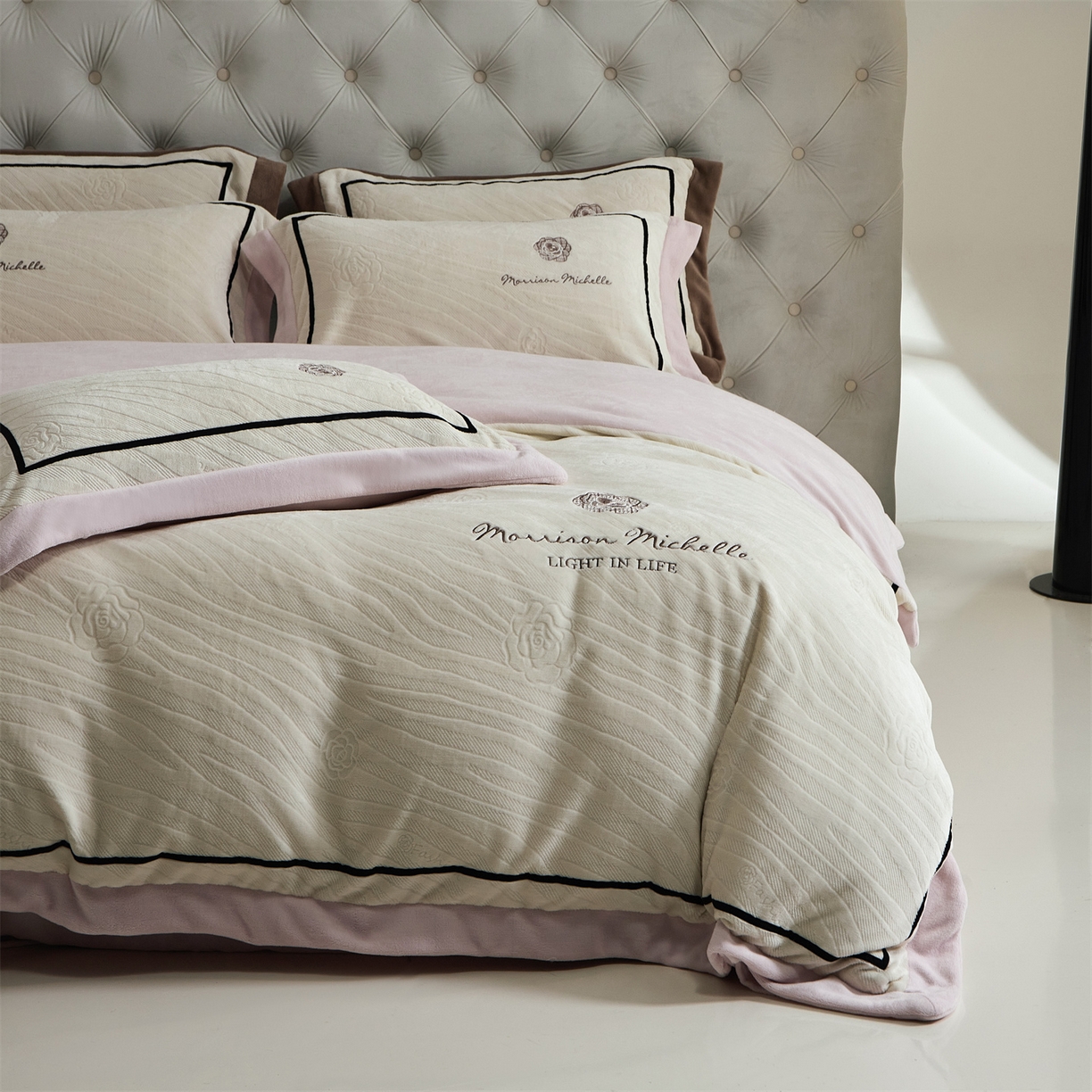 91家纺网 家纺一手货源 找家纺 优悦生活馆 2025新款雕花绒牛奶绒刺绣四件套-山茶花语 山茶花语-粉