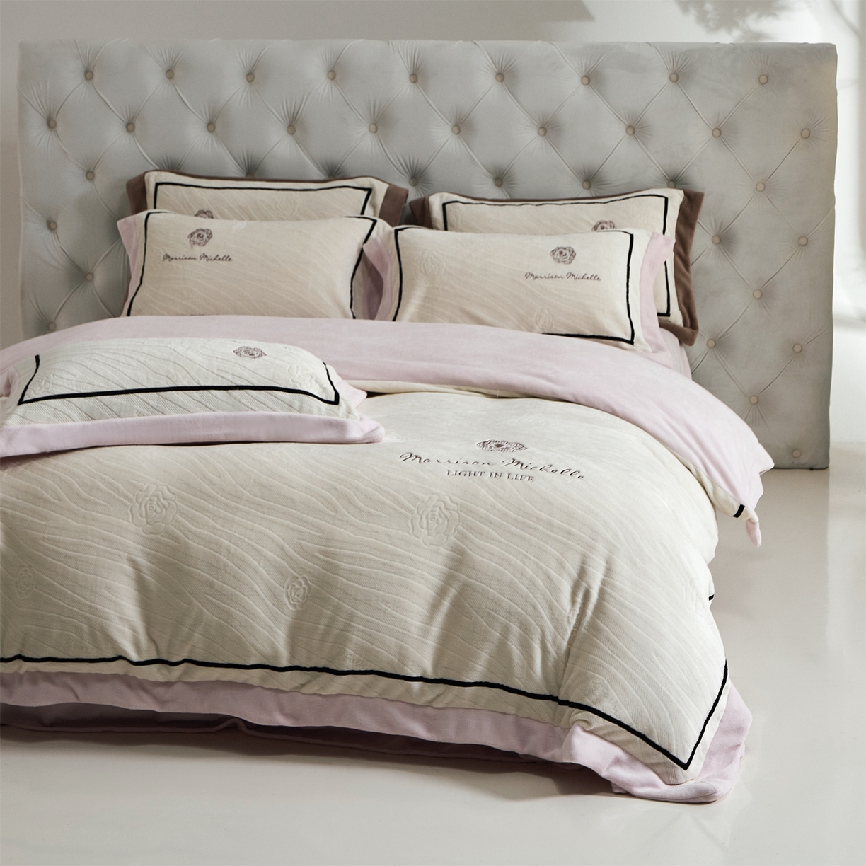 91家纺网 家纺一手货源 找家纺 （总）优悦生活馆 2025新款雕花绒牛奶绒刺绣四件套-山茶花语