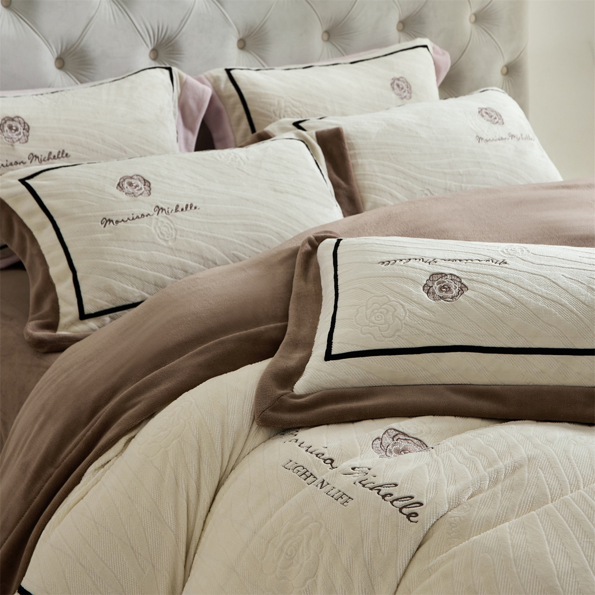 91家纺网 家纺一手货源 找家纺 优悦生活馆 2025新款雕花绒牛奶绒刺绣四件套-山茶花语 山茶花语-咖