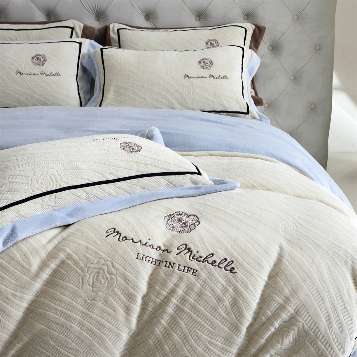 91家纺网 家纺一手货源 找家纺 优悦生活馆 2025新款雕花绒牛奶绒刺绣四件套-山茶花语 山茶花语-蓝