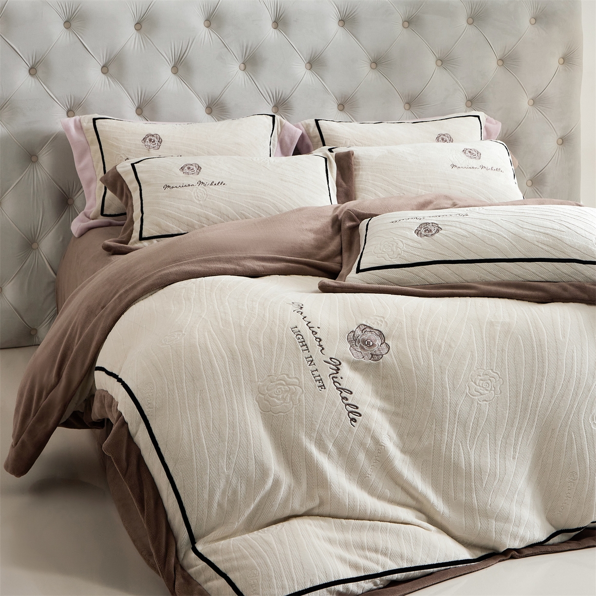 91家纺网 家纺一手货源 找家纺 优悦生活馆 2025新款雕花绒牛奶绒刺绣四件套-山茶花语 山茶花语-咖