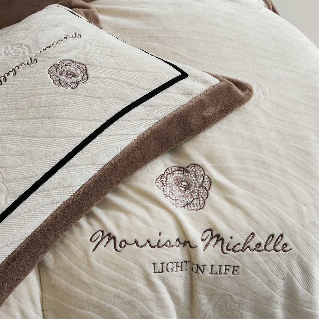 91家纺网 家纺一手货源 找家纺 优悦生活馆 2025新款雕花绒牛奶绒刺绣四件套-山茶花语 山茶花语-咖