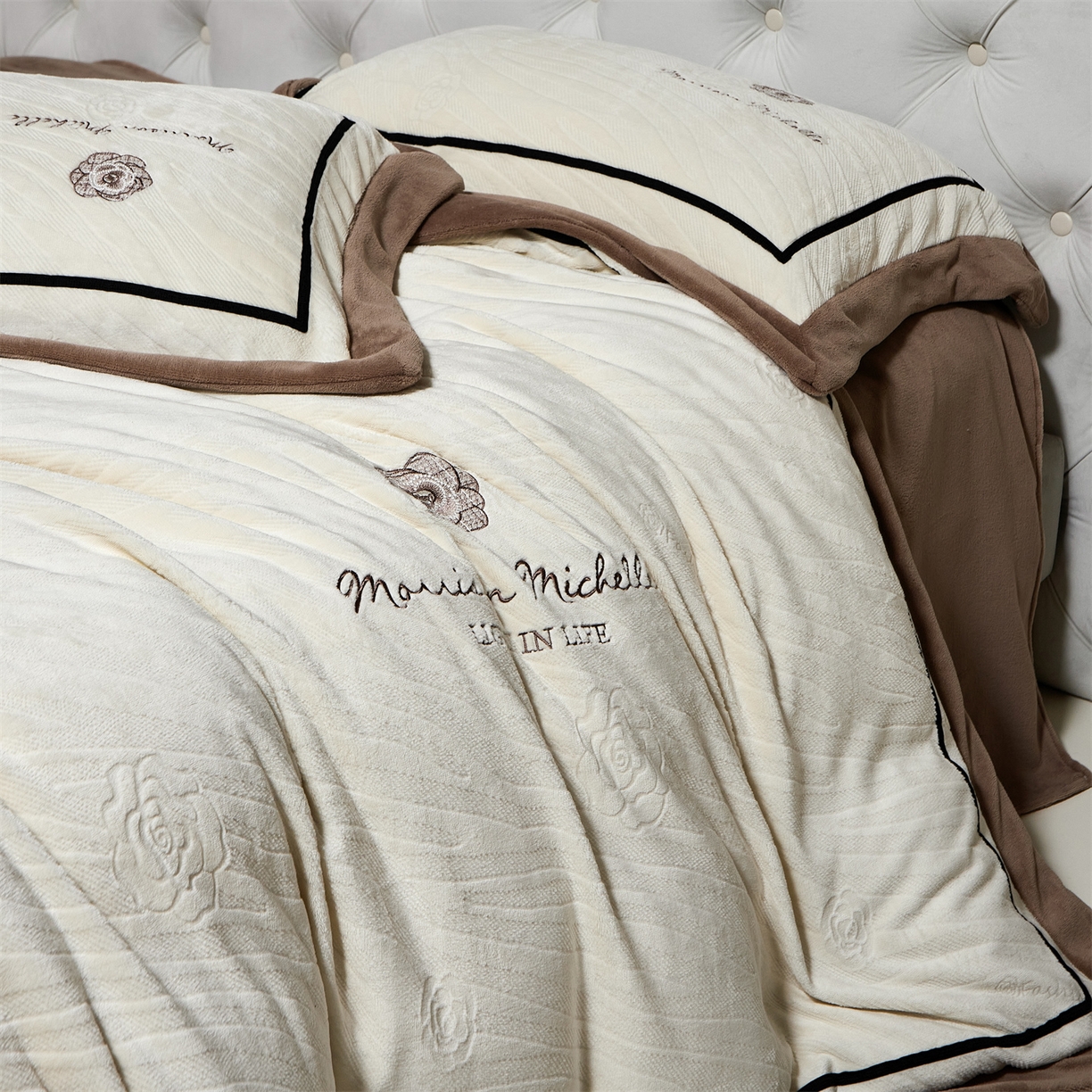 91家纺网 家纺一手货源 找家纺 优悦生活馆 2025新款雕花绒牛奶绒刺绣四件套-山茶花语 山茶花语-咖