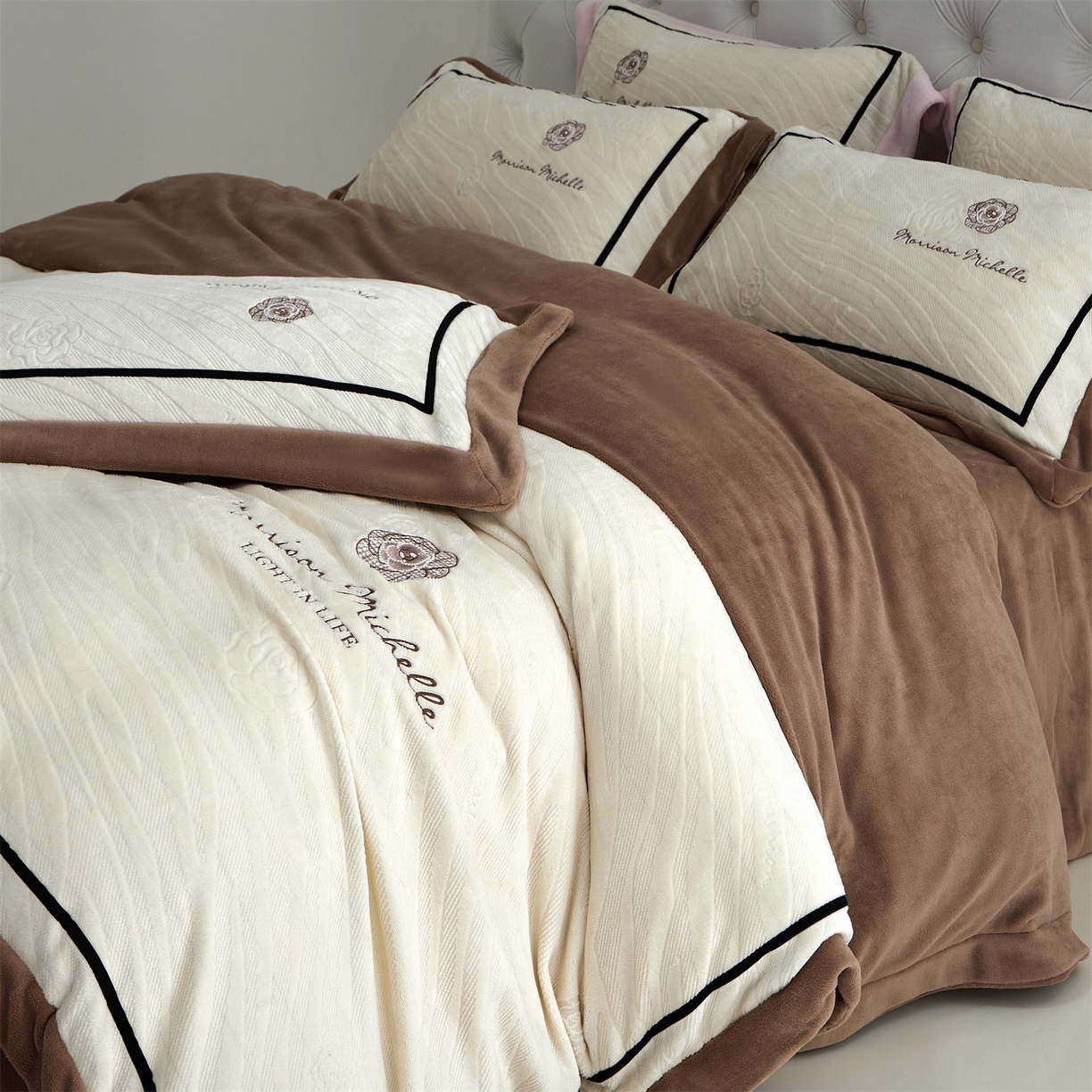 91家纺网 家纺一手货源 找家纺 优悦生活馆 2025新款雕花绒牛奶绒刺绣四件套-山茶花语 山茶花语-咖