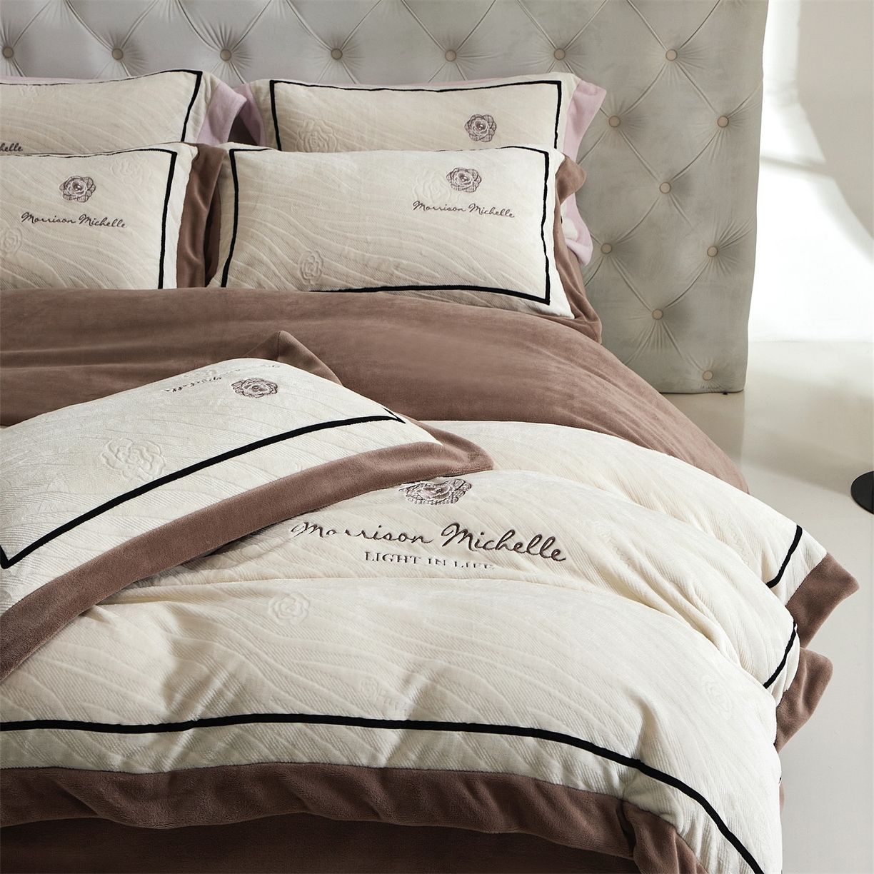 91家纺网 家纺一手货源 找家纺 优悦生活馆 2025新款雕花绒牛奶绒刺绣四件套-山茶花语 山茶花语-咖