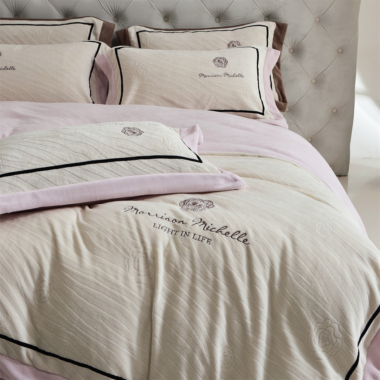 91家纺网 家纺一手货源 找家纺 优悦生活馆 2025新款雕花绒牛奶绒刺绣四件套-山茶花语 山茶花语-粉