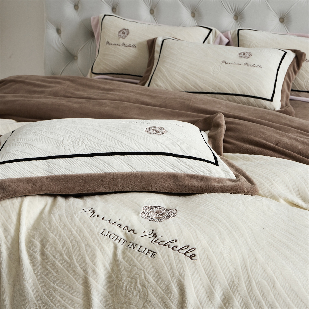 91家纺网 家纺一手货源 找家纺 优悦生活馆 2025新款雕花绒牛奶绒刺绣四件套-山茶花语 山茶花语-咖