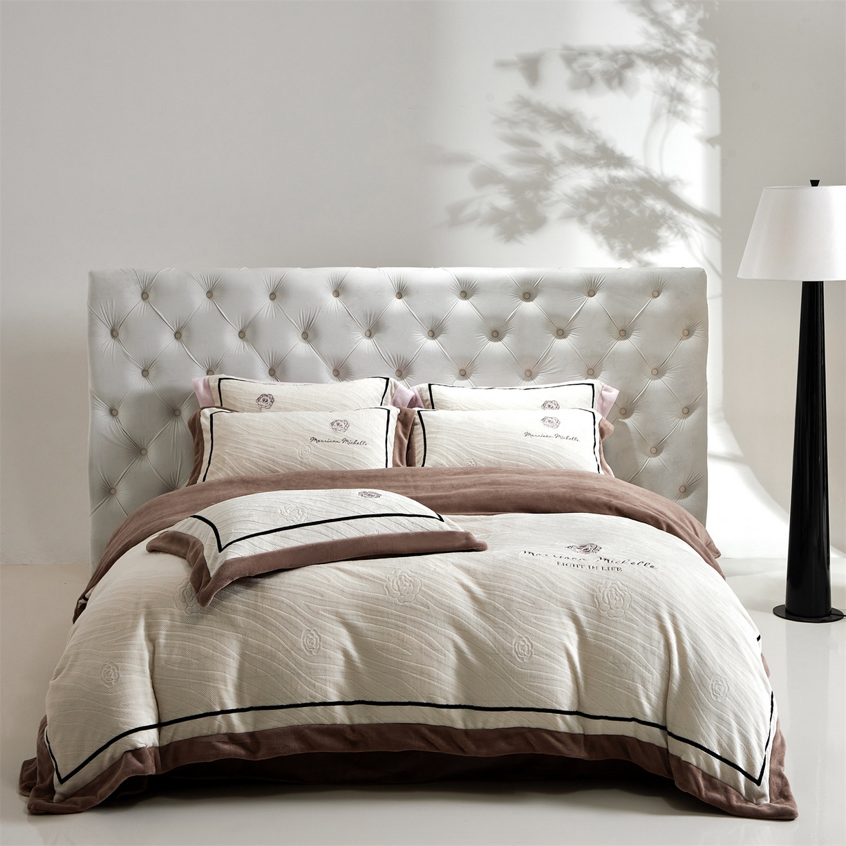 91家纺网 家纺一手货源 找家纺 优悦生活馆 2025新款雕花绒牛奶绒刺绣四件套-山茶花语 山茶花语-咖