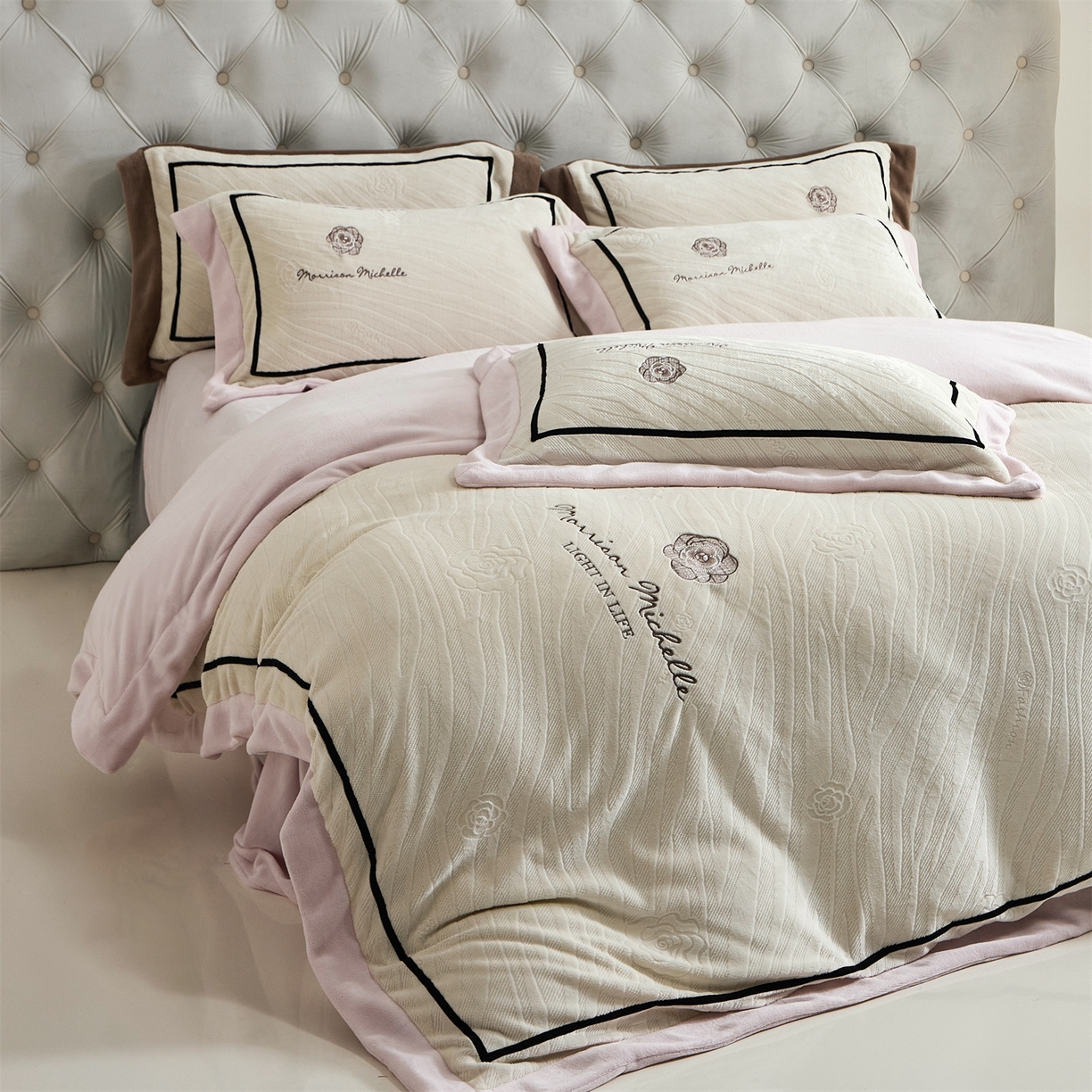 91家纺网 家纺一手货源 找家纺 优悦生活馆 2025新款雕花绒牛奶绒刺绣四件套-山茶花语 山茶花语-粉