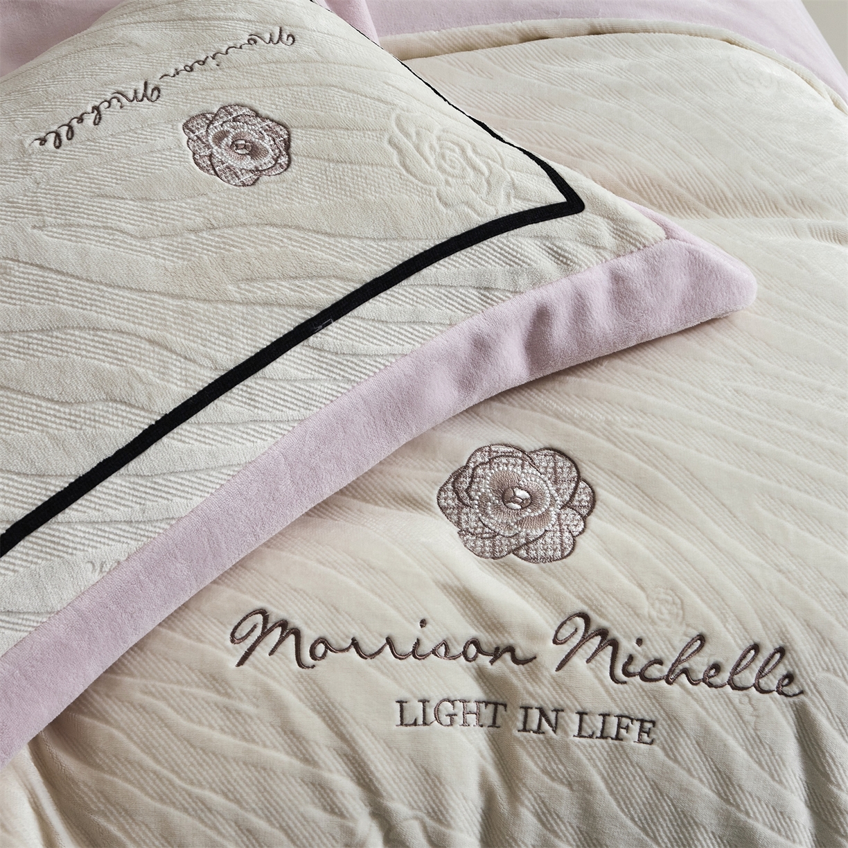 91家纺网 家纺一手货源 找家纺 （总）优悦生活馆 2025新款雕花绒牛奶绒刺绣四件套-山茶花语