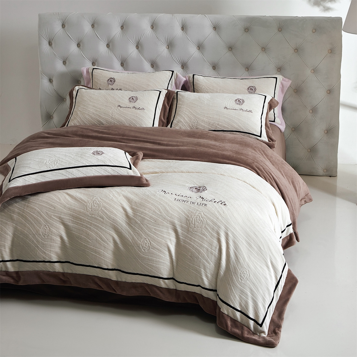 91家纺网 家纺一手货源 找家纺 优悦生活馆 2025新款雕花绒牛奶绒刺绣四件套-山茶花语 山茶花语-咖