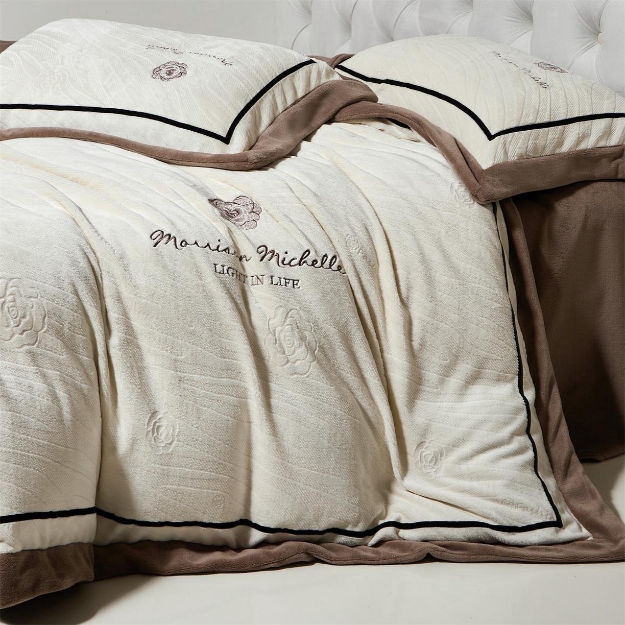 91家纺网 家纺一手货源 找家纺 优悦生活馆 2025新款雕花绒牛奶绒刺绣四件套-山茶花语 山茶花语-咖