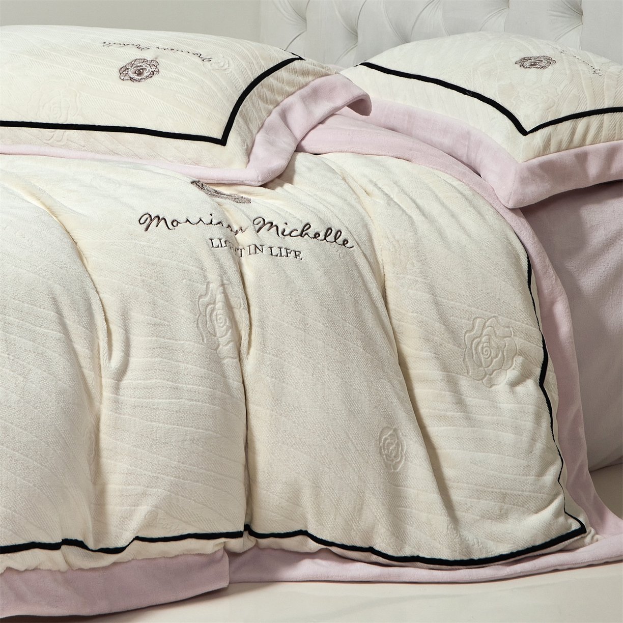 91家纺网 家纺一手货源 找家纺 （总）优悦生活馆 2025新款雕花绒牛奶绒刺绣四件套-山茶花语