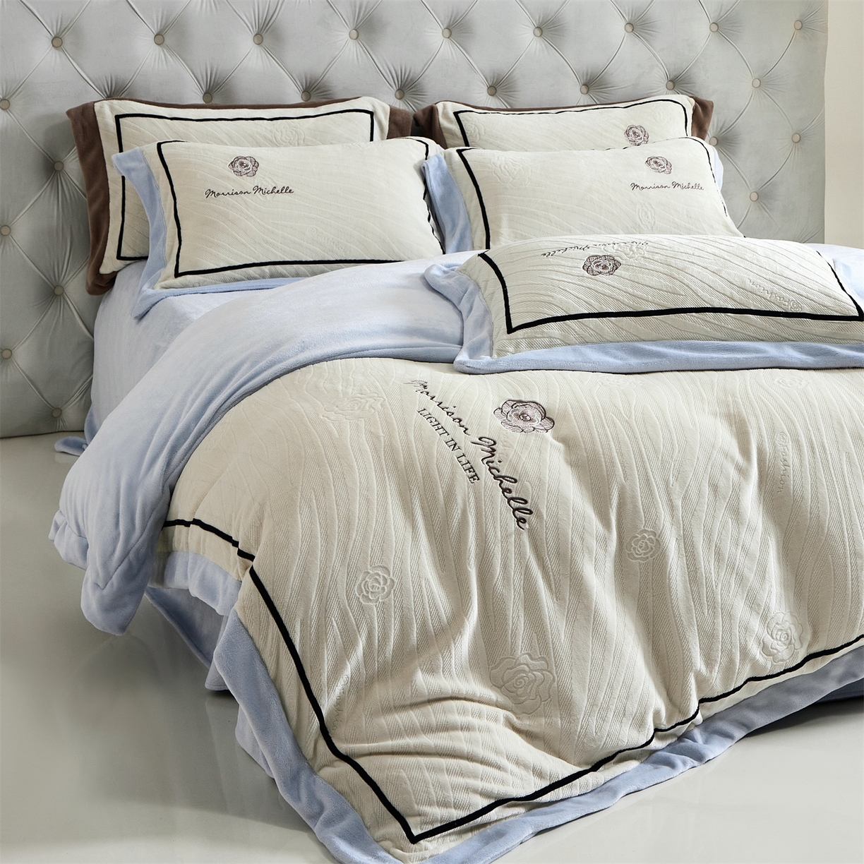 91家纺网 家纺一手货源 找家纺 优悦生活馆 2025新款雕花绒牛奶绒刺绣四件套-山茶花语 山茶花语-蓝