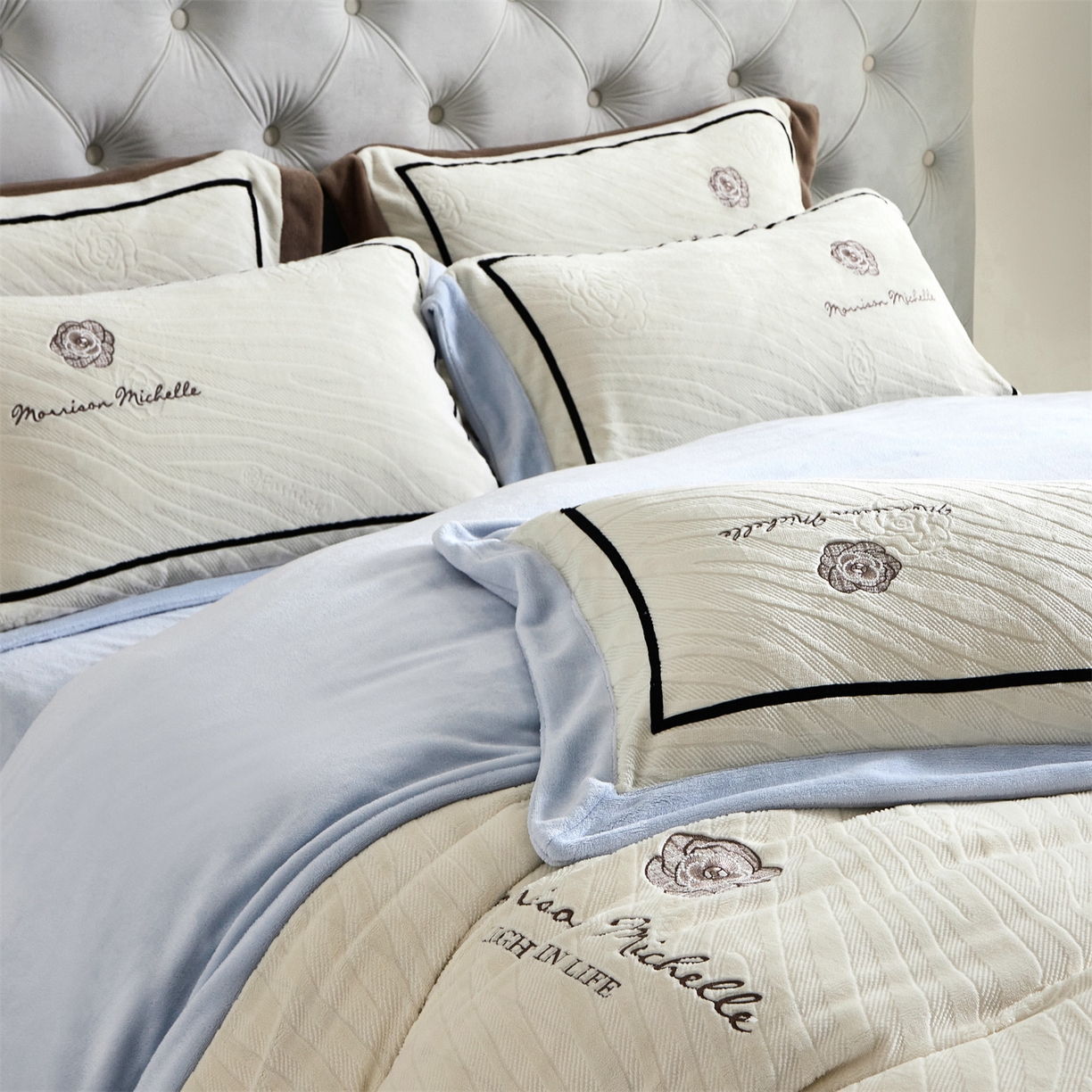 91家纺网 家纺一手货源 找家纺 优悦生活馆 2025新款雕花绒牛奶绒刺绣四件套-山茶花语 山茶花语-蓝