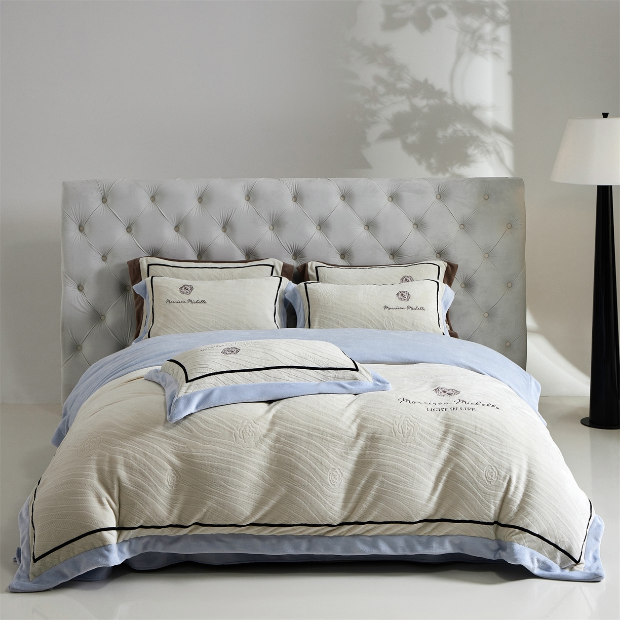 91家纺网 家纺一手货源 找家纺 优悦生活馆 2025新款雕花绒牛奶绒刺绣四件套-山茶花语 山茶花语-蓝