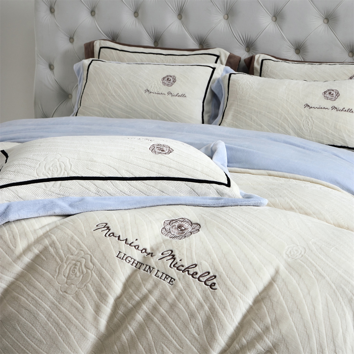 91家纺网 家纺一手货源 找家纺 优悦生活馆 2025新款雕花绒牛奶绒刺绣四件套-山茶花语 山茶花语-蓝