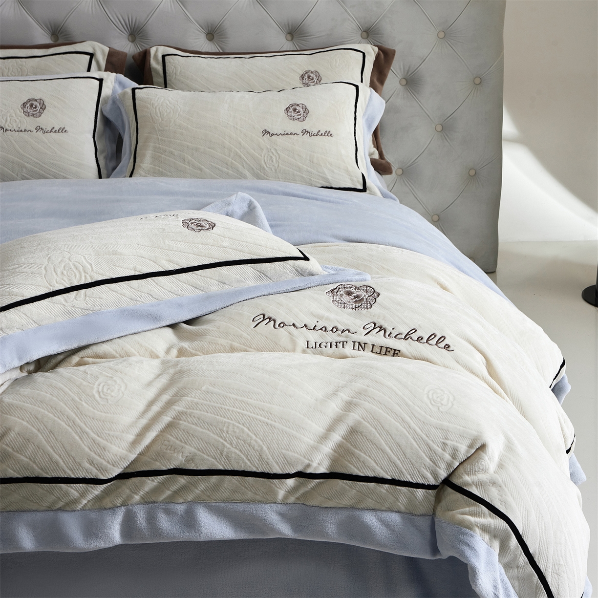 91家纺网 家纺一手货源 找家纺 优悦生活馆 2025新款雕花绒牛奶绒刺绣四件套-山茶花语 山茶花语-蓝