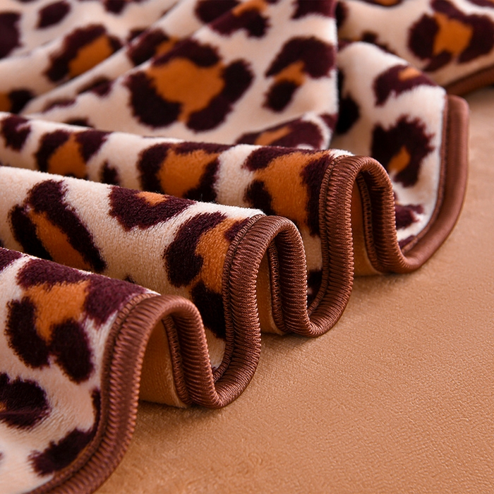 91家纺网 家纺一手货源 找家纺 赛丽雅 2025新款牛奶绒床裙四件套8-9斤法莱绒直播爆款日产2万套 豹纹咖