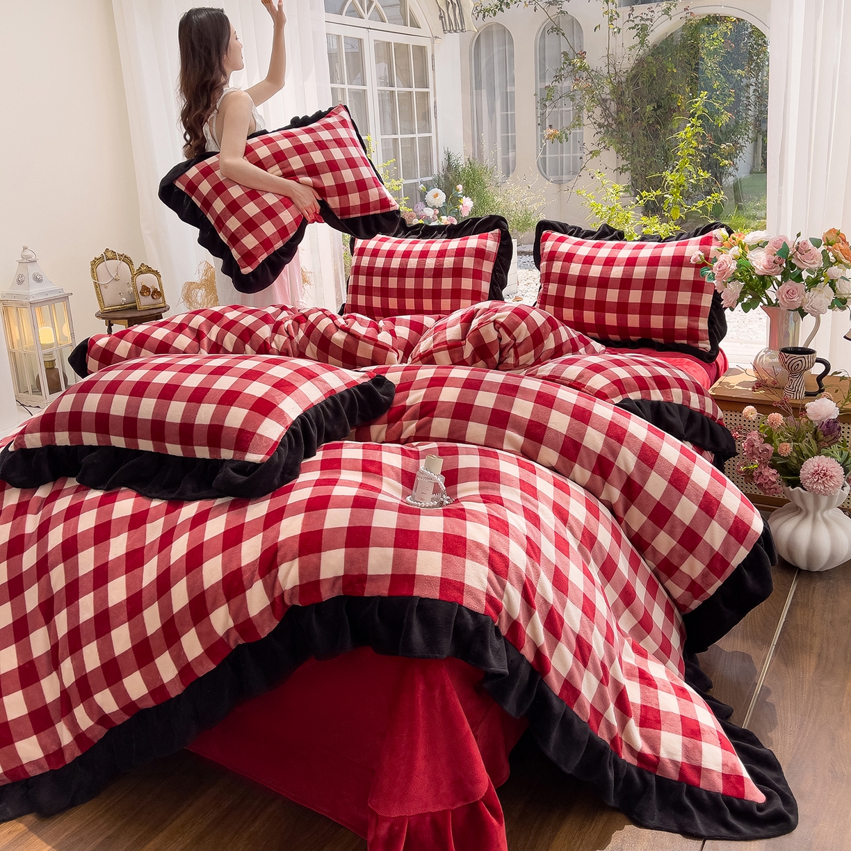 91家纺网 家纺一手货源 找家纺 （总）赛丽雅 2025新款赫本风牛奶绒床裙款黑色花边四件套花边款 8-9 斤加厚面料