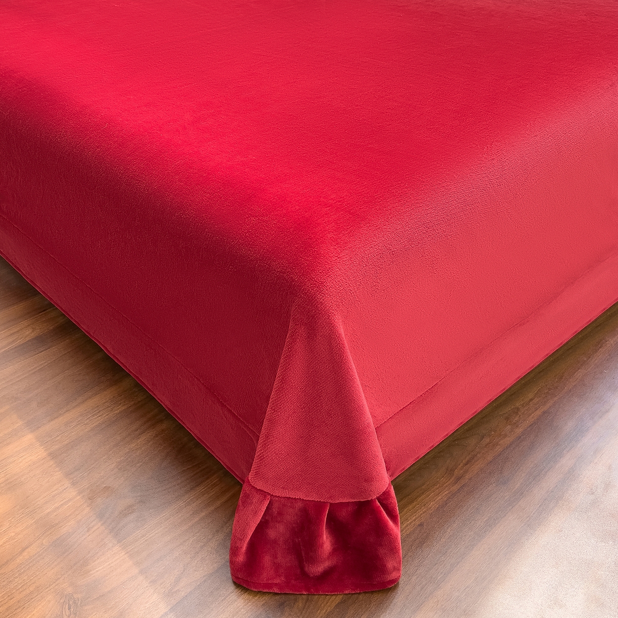 91家纺网 家纺一手货源 找家纺 （总）赛丽雅 2025新款赫本风牛奶绒床裙款黑色花边四件套花边款 8-9 斤加厚面料