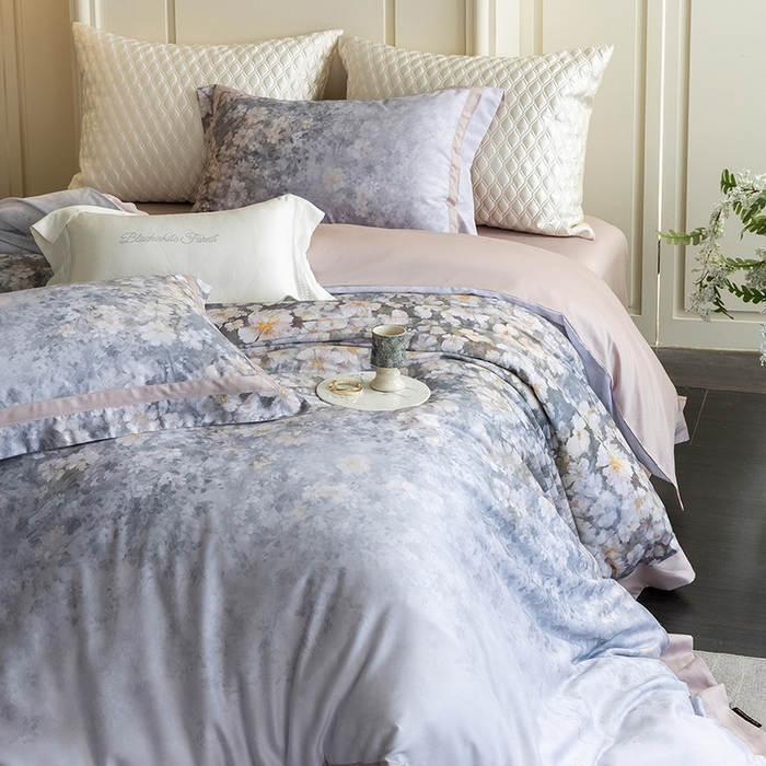 91家纺网 家纺一手货源 找家纺 黑白森林 2025新款高支天丝棉磨毛数码印花四件套 浪漫满屋-粉