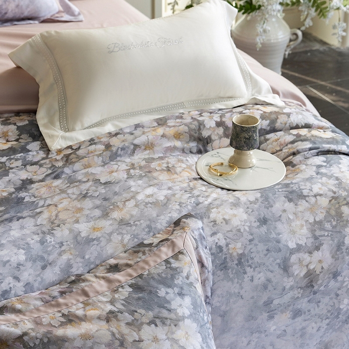 91家纺网 家纺一手货源 找家纺 黑白森林 2025新款高支天丝棉磨毛数码印花四件套 浪漫满屋-粉