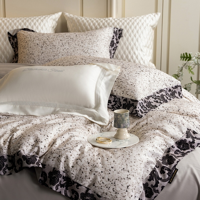 91家纺网 家纺一手货源 找家纺 黑白森林 2025新款高支天丝棉磨毛数码印花四件套 洛可可-灰