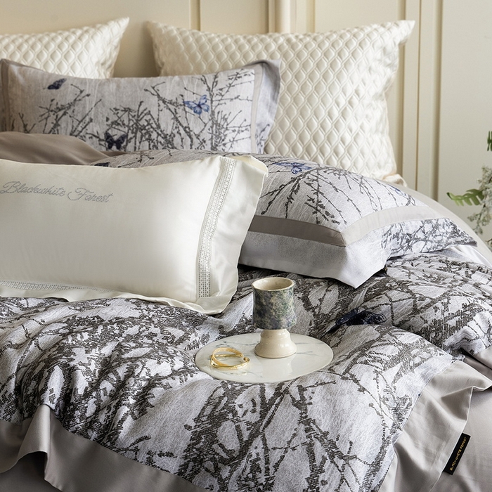 91家纺网 家纺一手货源 找家纺 黑白森林 2025新款高支天丝棉磨毛数码印花四件套 竹影-灰