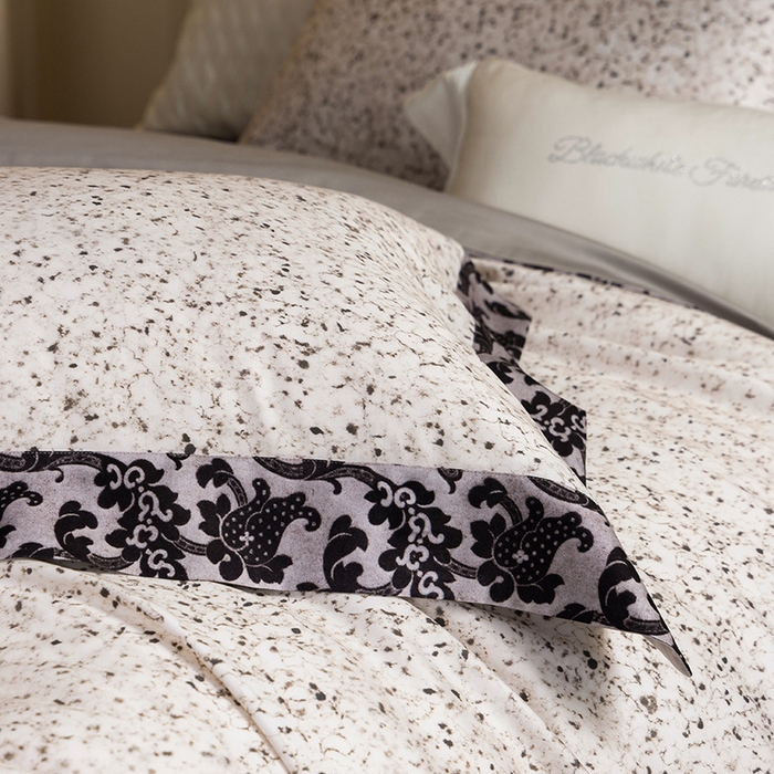 91家纺网 家纺一手货源 找家纺 黑白森林 2025新款高支天丝棉磨毛数码印花四件套 洛可可-灰