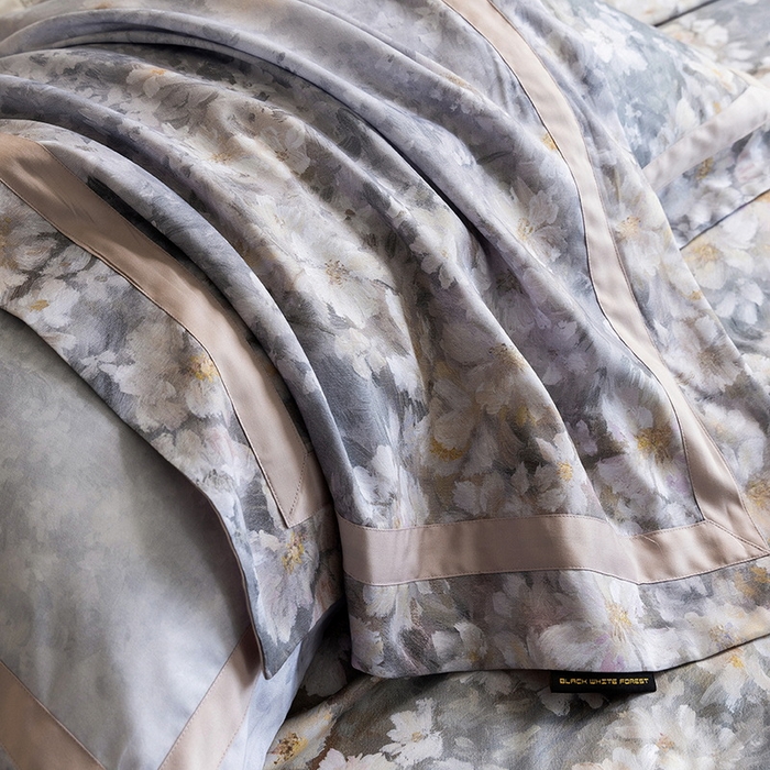 91家纺网 家纺一手货源 找家纺 黑白森林 2025新款高支天丝棉磨毛数码印花四件套 浪漫满屋-粉