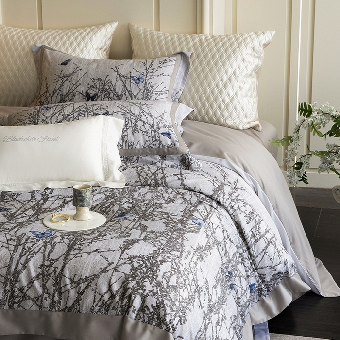 91家纺网 家纺一手货源 找家纺 黑白森林 2025新款高支天丝棉磨毛数码印花四件套 竹影-灰