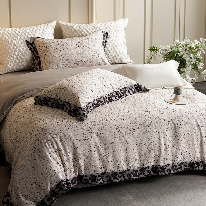 91家纺网 家纺一手货源 找家纺 黑白森林 2025新款高支天丝棉磨毛数码印花四件套 洛可可-灰