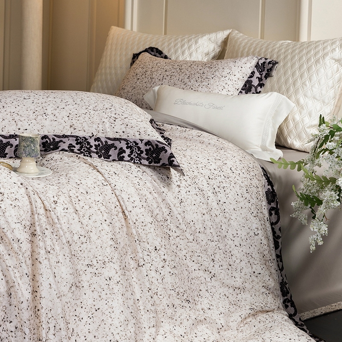 91家纺网 家纺一手货源 找家纺 黑白森林 2025新款高支天丝棉磨毛数码印花四件套 洛可可-灰