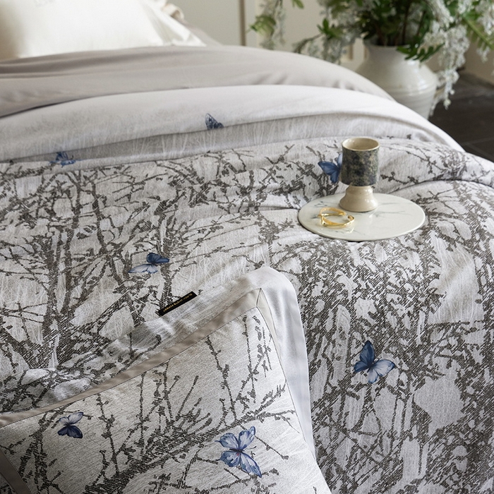 91家纺网 家纺一手货源 找家纺 黑白森林 2025新款高支天丝棉磨毛数码印花四件套 竹影-灰