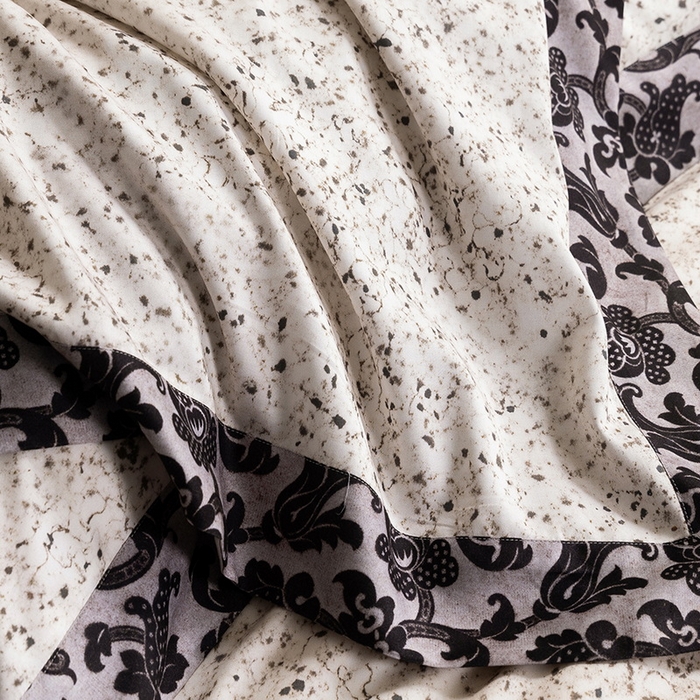 91家纺网 家纺一手货源 找家纺 黑白森林 2025新款高支天丝棉磨毛数码印花四件套 洛可可-灰