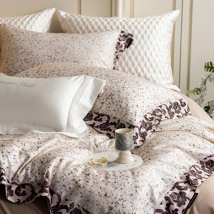 91家纺网 家纺一手货源 找家纺 黑白森林 2025新款高支天丝棉磨毛数码印花四件套 洛可可-咖