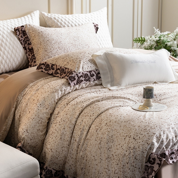 91家纺网 家纺一手货源 找家纺 黑白森林 2025新款高支天丝棉磨毛数码印花四件套 洛可可-咖