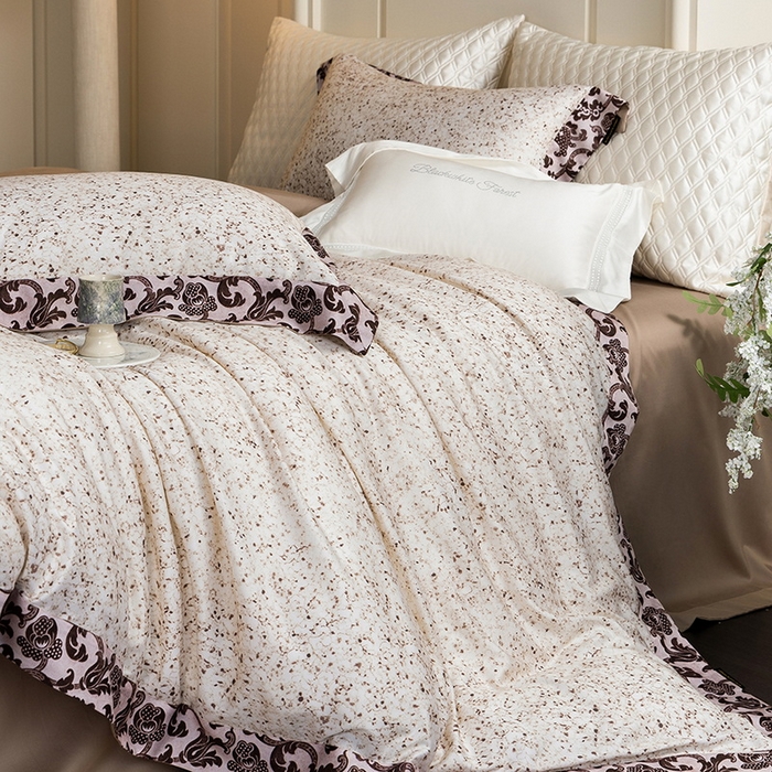 91家纺网 家纺一手货源 找家纺 黑白森林 2025新款高支天丝棉磨毛数码印花四件套 洛可可-咖