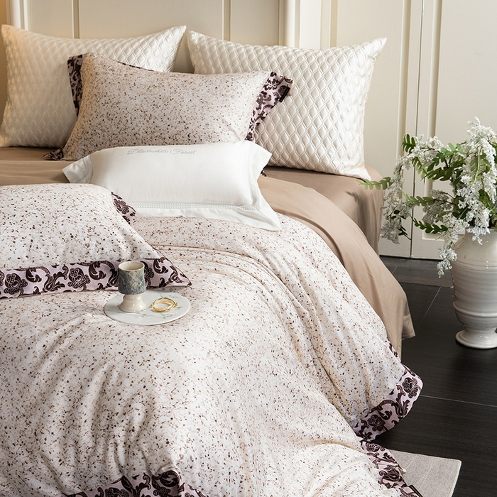 91家纺网 家纺一手货源 找家纺 黑白森林 2025新款高支天丝棉磨毛数码印花四件套 洛可可-咖