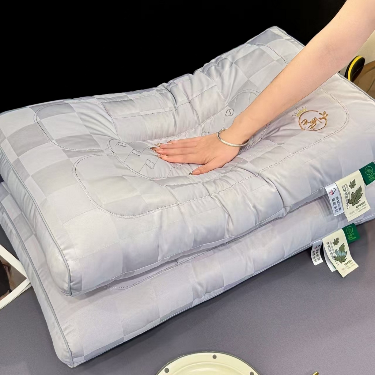 91家纺网 家纺一手货源 找家纺 （总）剑桥枕业 2025新款大格子提花决明子枕头定型护颈枕芯