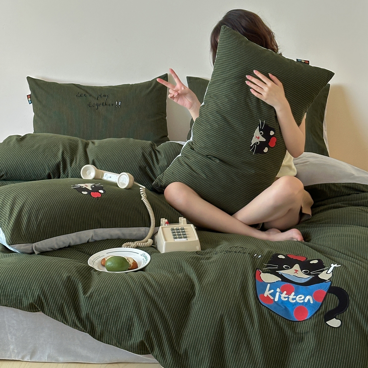 91家纺网 家纺一手货源 找家纺 （总）RYB红黄兰 2025新款设计师原创A面全棉色织水洗棉+B面婴儿绒贴布绣四件套