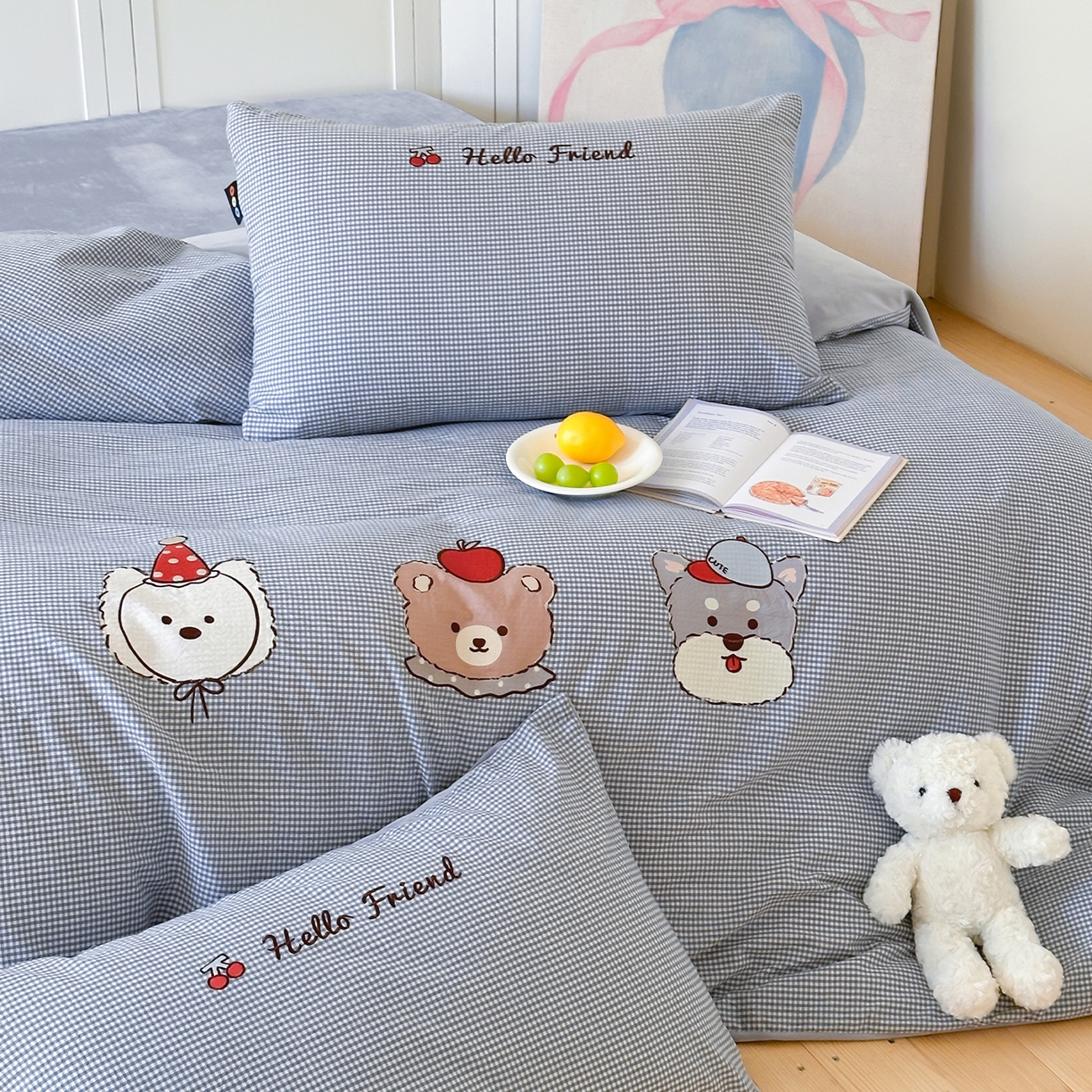 91家纺网 家纺一手货源 找家纺 RYB红黄兰 2025新款设计师原创A面全棉色织水洗棉+B面婴儿绒贴布绣四件套 蜜格萌宠蓝