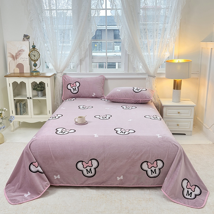 91家纺网 家纺一手货源 找家纺 茗婷家纺 2025新款牛奶绒防水被套床单枕套四件套图供跨境外贸 米奇头豆沙