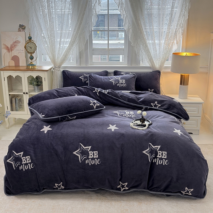 91家纺网 家纺一手货源 找家纺 茗婷家纺 2025新款牛奶绒防水被套床单枕套四件套图供跨境外贸 英伦风深灰