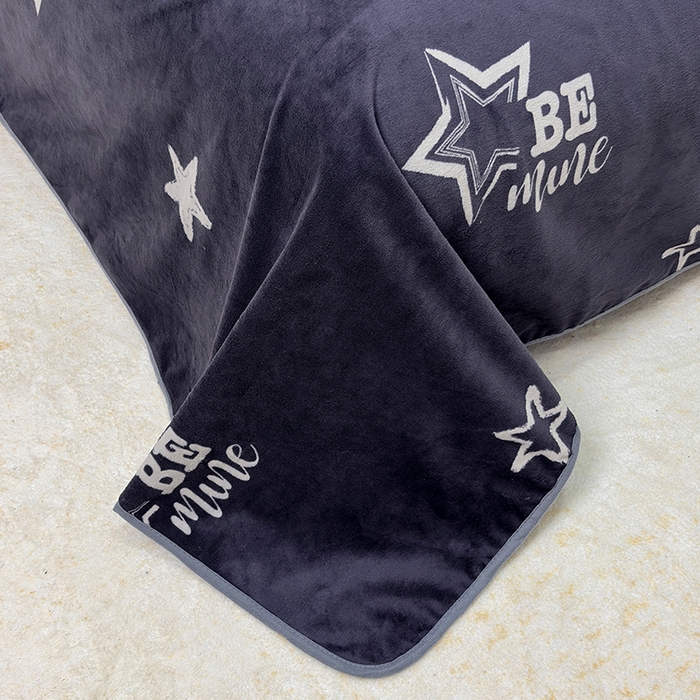 91家纺网 家纺一手货源 找家纺 茗婷家纺 2025新款牛奶绒防水被套床单枕套四件套图供跨境外贸 英伦风深灰