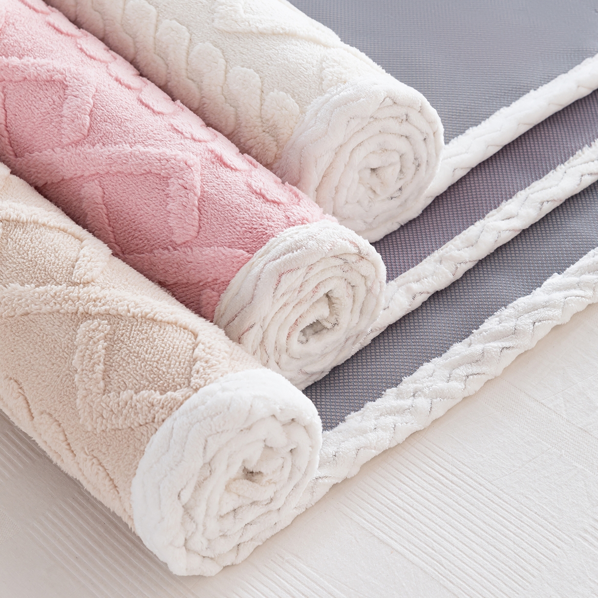 91家纺网 家纺一手货源 找家纺 芙宁娜家纺 2025新款秋冬家用塔芙绒床单加绒加厚保暖床笠床单保护罩 米白