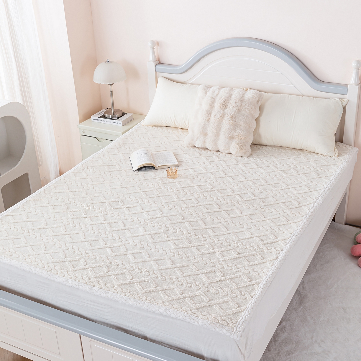 91家纺网 家纺一手货源 找家纺 芙宁娜家纺 2025新款秋冬家用塔芙绒床单加绒加厚保暖床笠床单保护罩 米白